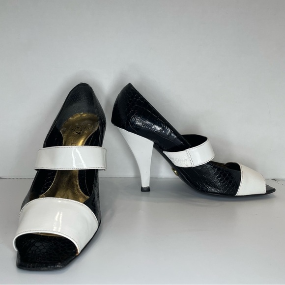J. Renee Black and White Women's Heels size 10m. Pre-owned. Soles worn. - Picture 1 of 11